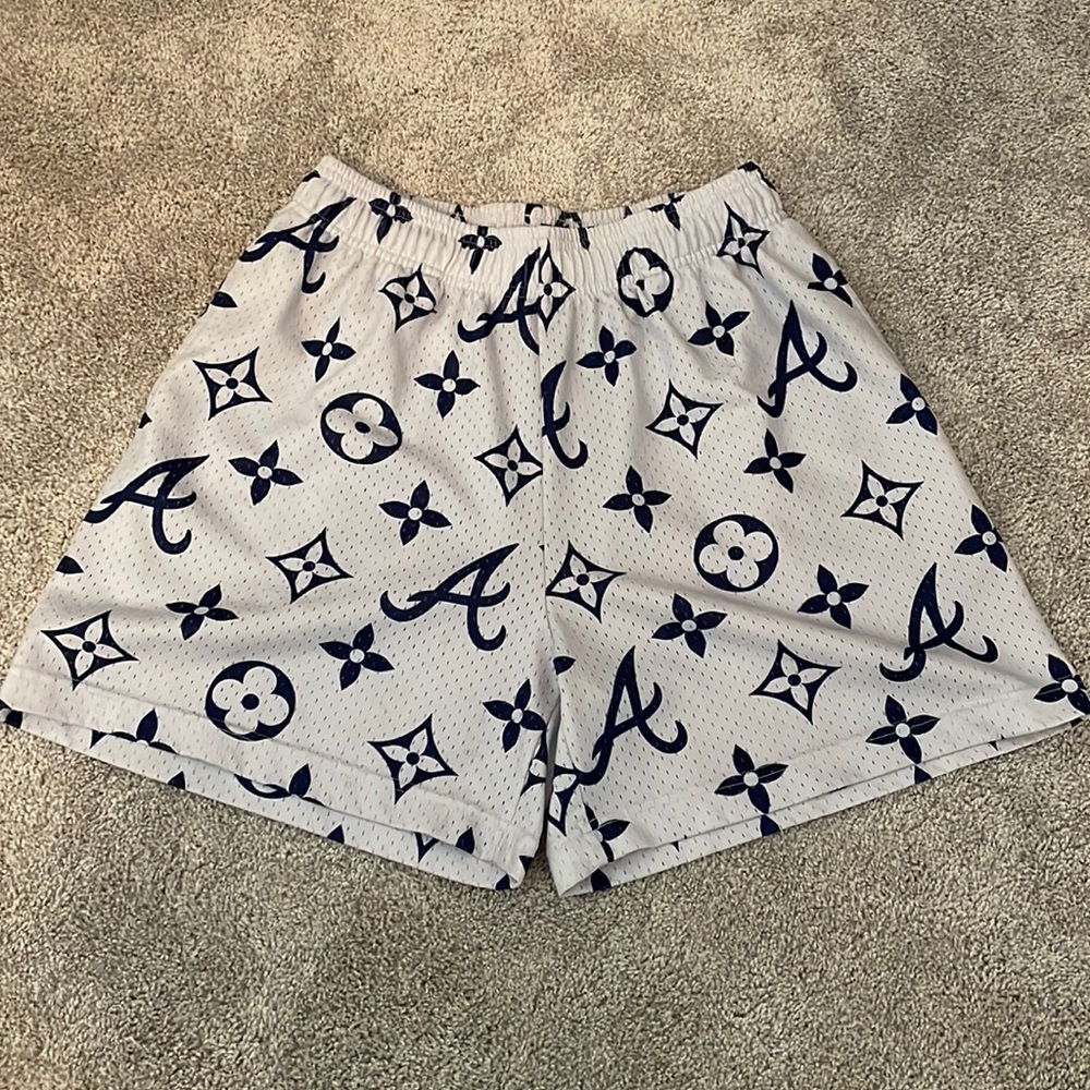 Bravest Studios Shorts Size L